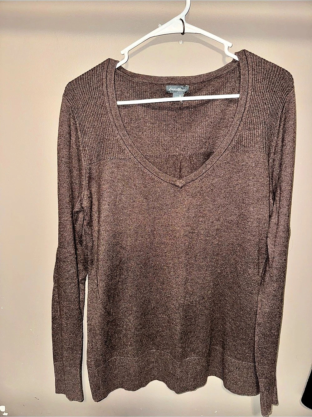 Eddie Bauer Women’s Medium Brown V-Neck Lightweight Knit Sweater
